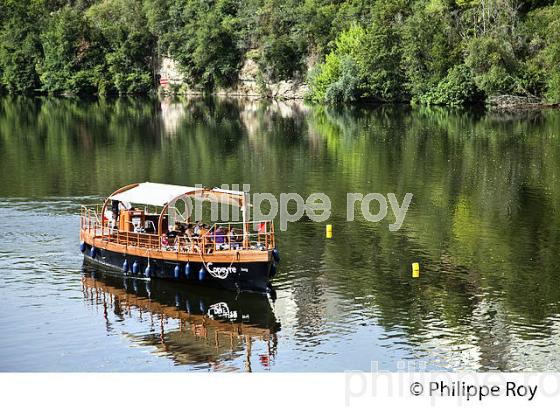 EXCURSION EN BATEAU SUR LE LOT, COMMUNE DE PUY L' EVEQUE,  VALLEE DU LOT, QUERCY, LOT. (46F02822.jpg)