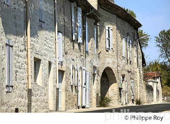 VILLAGE MEDIEVAL DE FLAUGNAC, QUERCY BLANC, LOT. (46F03032.jpg)