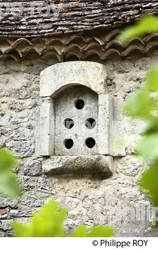 PIGEONNIER, VILLAGE MEDIEVAL DE FLAUGNAC, QUERCY BLANC, LOT. (46F03101.jpg)