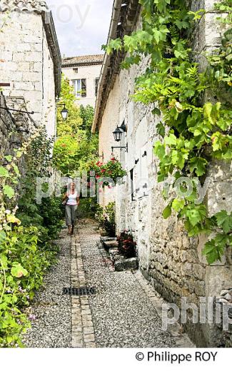 LE  VILLAGE MEDIEVAL DE MONTCUQ, QUERCY BLANC, LOT. (46F03215.jpg)