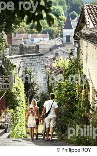 LE  VILLAGE MEDIEVAL DE MONTCUQ, QUERCY BLANC, LOT. (46F03216.jpg)