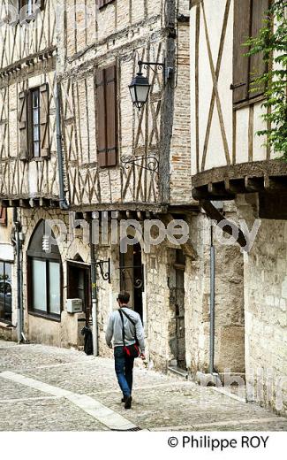 LE  VILLAGE MEDIEVAL DE MONTCUQ, QUERCY BLANC, LOT. (46F03217.jpg)