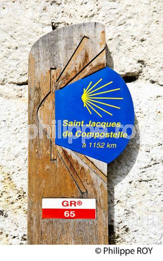 LE  VILLAGE MEDIEVAL DE MONTCUQ, QUERCY BLANC, LOT. (46F03223.jpg)