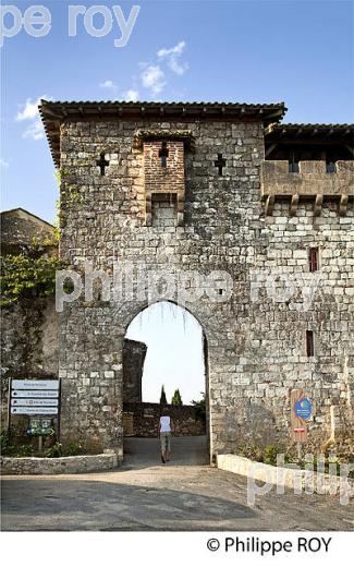 PORTE DU VILLAGE FORTIFIE DE PENNE D' AGENAIS,  LOT-ET-GARONNE. (47F00519.jpg)