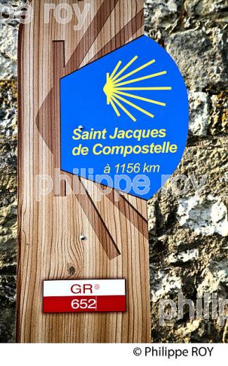 CHEMIN SE SAINT JACQUES,   VILLAGE FORTIFIE DE PENNE D' AGENAIS,  LOT-ET-GARONNE. (47F00523.jpg)