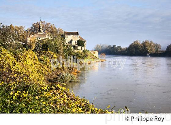 LE  VILLAGE DE COUTHURES  SUR GARONNE, LOT ET GARONNE. (47F00610.jpg)