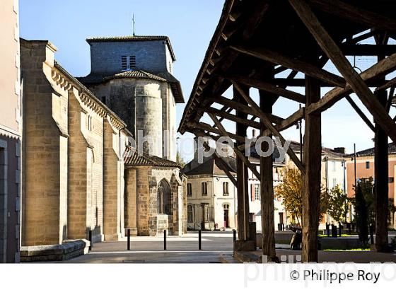 HALLE AU BLE ET EGLISE ROMANE FORTIFIEE   DU VILLAGE FORTIFIE  LE MAS D' AGENAIS, LOT ET GARONNE. (47F00704.jpg)