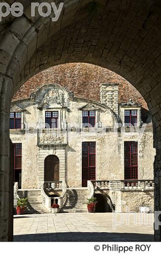 LE CHATEAU DE DURAS, VALLEE DU DROPT,  LOT-ET-GARONNE. (47F00724.jpg)