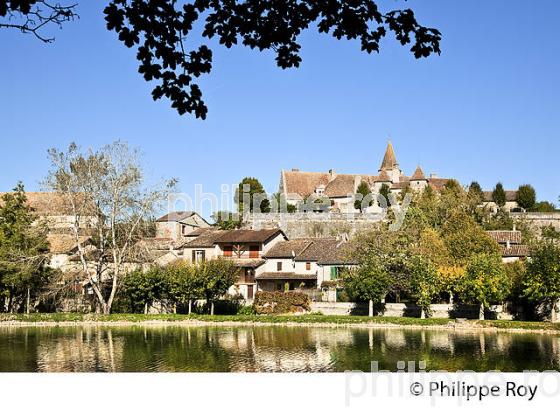 CHATEAU ET  VILLAGE  FORTIFIE DE LAUZUN, LOT-ET-GARONNE. (47F00738.jpg)