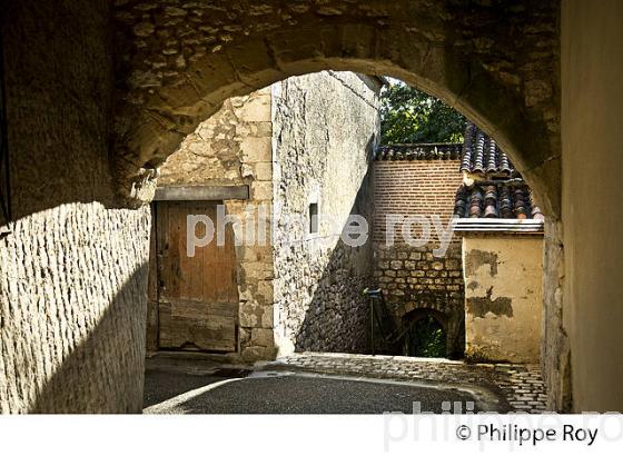 VENELLE DANS  LA  BASTIDE DE CASTILLONNES,  LOT-ET-GARONNE. (47F00822.jpg)