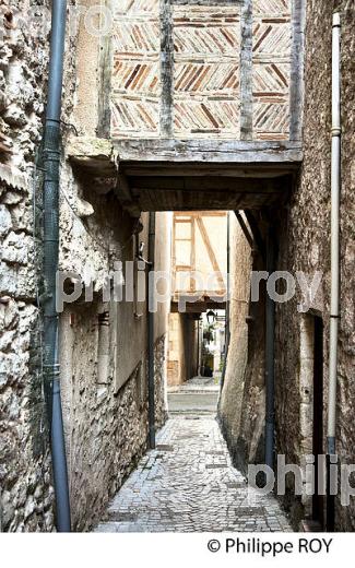 RUELLE DE LA BASTIDE MEDIEVALE DE MONFLANQUIN,   LOT-ET-GARONNE. (47F00918.jpg)