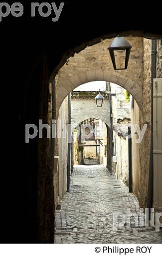 RUELLE DE LA BASTIDE MEDIEVALE DE MONFLANQUIN,   LOT-ET-GARONNE. (47F00919.jpg)