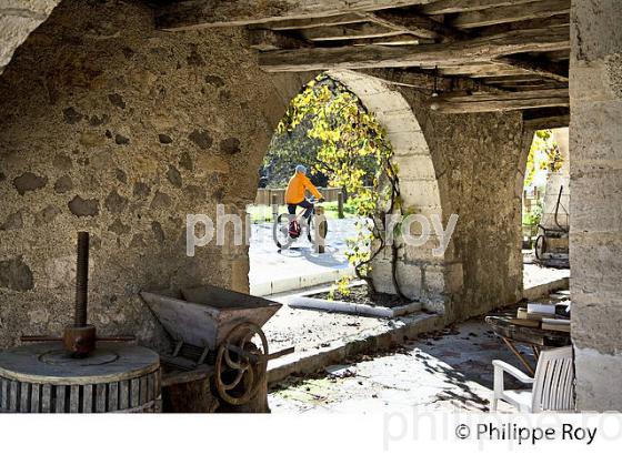 ANCIEN RELAIS DE POSTE, VILLAGE FORTIFIE DE POUDENAS ,PAYS D' ALBRET,  LOT ET GARONNE. (47F00926.jpg)