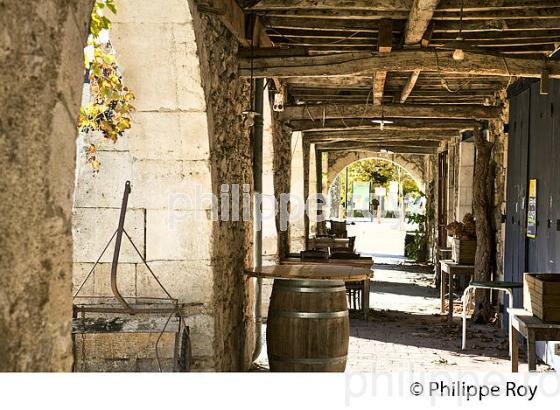 ANCIEN RELAIS DE POSTE, VILLAGE FORTIFIE DE POUDENAS ,PAYS D' ALBRET,  LOT ET GARONNE. (47F00927.jpg)