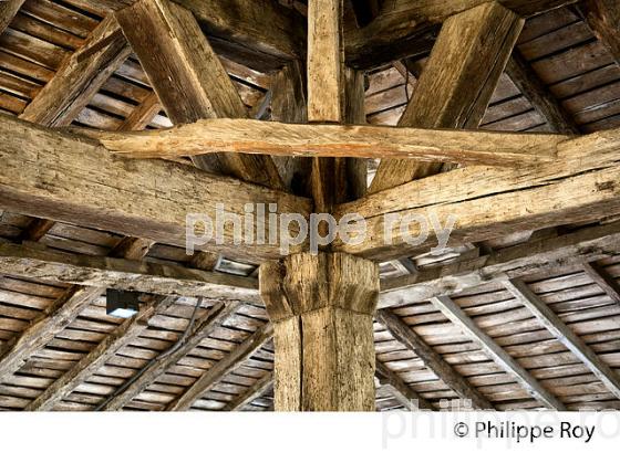 CHARPENTE DE LA HALLE, BASTIDE DE VILLEREAL, VALLEE DU DROPT,  LOT-ET-GARONNE. (47F01022.jpg)