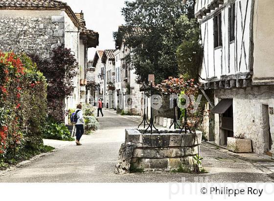 VILLAGE FORTIFIE DE PUJOLS, LOT ET GARONNE. (47F01203.jpg)