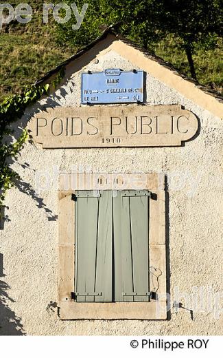 VILLAGE DE BARRE DES CEVENNES,  CORNICHE DES CEVENNES ,  VALLEE FRANCAISE, COMMUNE   BARRE DES CEVENNES, LOZERE. (48F00328.jpg)