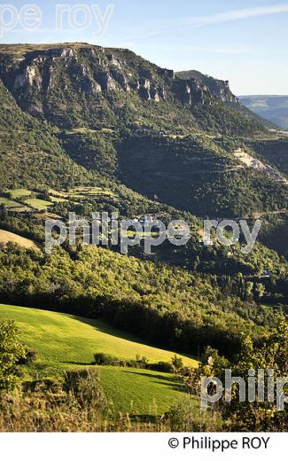 VALLEE DU TARNON ET CAUSSE MEJAN, DEPUIS LE VILLAGE  DE SAINT LAURENT DE TREVES, CORNICHE DES CEVENNES ,  LOZERE. (48F00415.jpg)