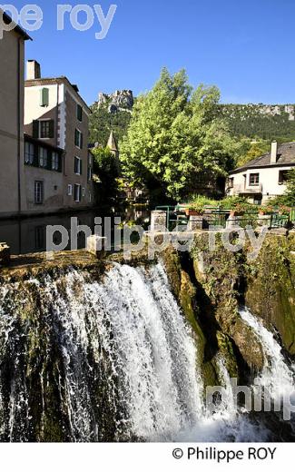 CHUTE D' EAU DU VIBRON , VILLE MEDIEVALE DE FLORAC,  CORNICHE DES CEVENNES ,  CONFLUENCE DES VALLEES  DU TARN  ET TARNON  LOZERE. (48F00438.jpg)