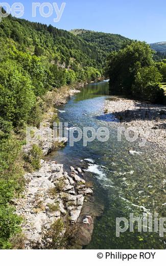 LE TARN , VILLAGE D'ISPAGNAC  ,  GORGES  DU TARN ,  GEVAUDAN, LOZERE. (48F00528.jpg)