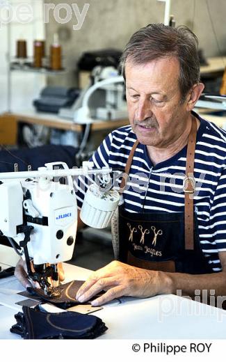 ATELIER DE FABRICATION DE JEANS  TUFFERY, VILLE  DE FLORAC,   LOZERE. (48F00609.jpg)