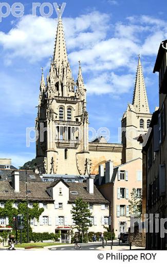LA CATHEDRALE NOTRE-DAME  ET SAINT-PRIVAT , VIEILLE VILLE DE   MENDE, GEVAUDAN, LOZERE. (48F01136.jpg)
