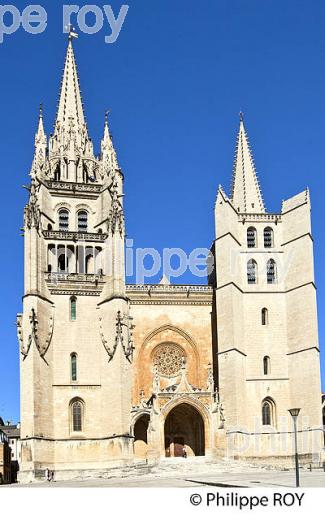 LA CATHEDRALE NOTRE-DAME  ET SAINT-PRIVAT , VIEILLE VILLE DE   MENDE, GEVAUDAN, LOZERE. (48F01139.jpg)
