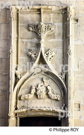 LA CATHEDRALE NOTRE-DAME  ET SAINT-PRIVAT , VIEILLE VILLE DE   MENDE, GEVAUDAN, LOZERE. (48F01218.jpg)