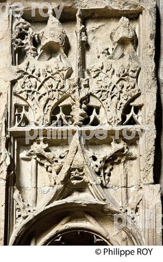 LA CATHEDRALE NOTRE-DAME  ET SAINT-PRIVAT , VIEILLE VILLE DE   MENDE, GEVAUDAN, LOZERE. (48F01219.jpg)