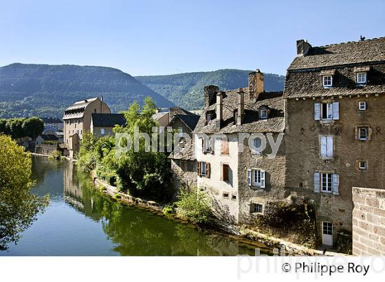 LE LOT ET MAISONS DE LA  VIEILLE VILLE DE   MENDE, GEVAUDAN, LOZERE. (48F01227.jpg)