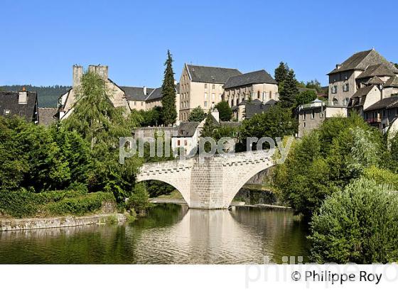 PONT NOTRE DAME, LE LOT ET MAISONS DE LA  VIEILLE VILLE DE   MENDE, GEVAUDAN, LOZERE. (48F01228.jpg)