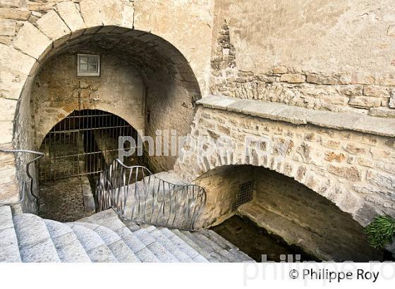 LAVOIR DE LA CALQUIERE,  RUE BASSE ,  VIEILLE VILLE DE   MENDE, GEVAUDAN, LOZERE. (48F01323.jpg)