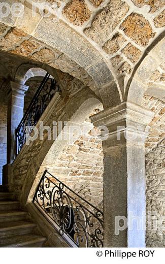 ESCALIER, HOTEL PARTICULIER, RUE BASSE ,  VIEILLE VILLE DE   MENDE, GEVAUDAN, LOZERE. (48F01332.jpg)