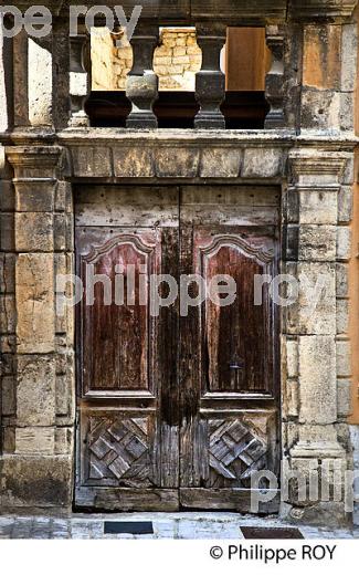 PORTAIL, COUVENT DES URSULINES,   VIEILLE VILLE DE   MENDE, GEVAUDAN, LOZERE (48F01339.jpg)