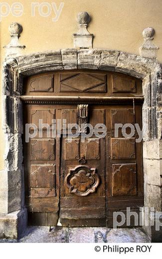 HOTEL PARTICULIER ET RUELLE, VIEILLE VILLE DE MENDE, GEVAUDAN, LOZERE. (48F01413.jpg)