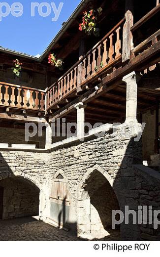 L' ANCIENNE SYNAGOGUE , VIEILLE VILLE DE   MENDE, GEVAUDAN, LOZERE. (48F01416.jpg)