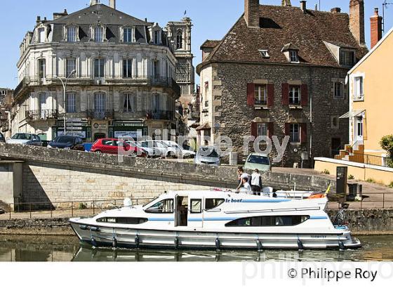 CLAMECY, CANAL DU NIVERNAIS, PAYS DES VAUX DE L 'YONNE,  NIEVRE, BOURGOGNE. (58F00118.jpg)