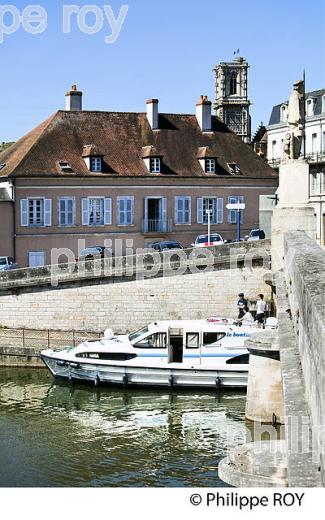CLAMECY, CANAL DU NIVERNAIS, PAYS DES VAUX DE L 'YONNE,  NIEVRE, BOURGOGNE. (58F00121.jpg)