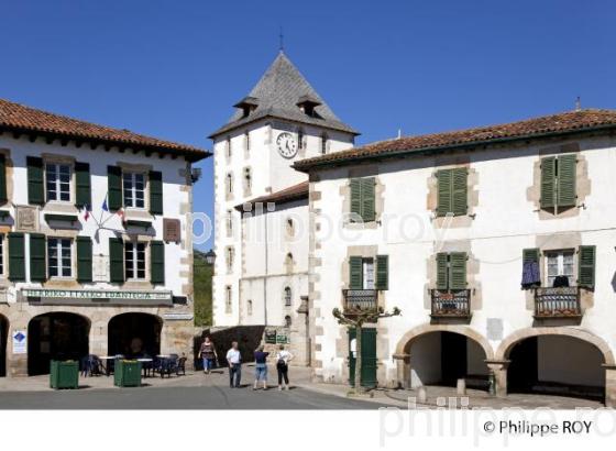 VILLAGE DE SARE, PYRENEES ATLANTIQUES, AQUITAINE (64F03015.jpg)