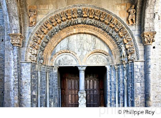 EGLISE SAINTE MARIE, CHEMINS  DE COMPOSTELLE, OLORON SAINTE MARIE, HAUT BEARN, PYRENEES ATLANTIQUES. (64F03204.jpg)
