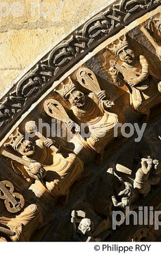 EGLISE SAINTE MARIE, CHEMINS  DE COMPOSTELLE, OLORON SAINTE MARIE, HAUT BEARN, PYRENEES ATLANTIQUES. (64F03212.jpg)