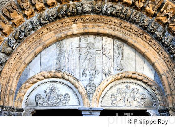 EGLISE SAINTE MARIE, CHEMINS  DE COMPOSTELLE, OLORON SAINTE MARIE, HAUT BEARN, PYRENEES ATLANTIQUES. (64F03221.jpg)