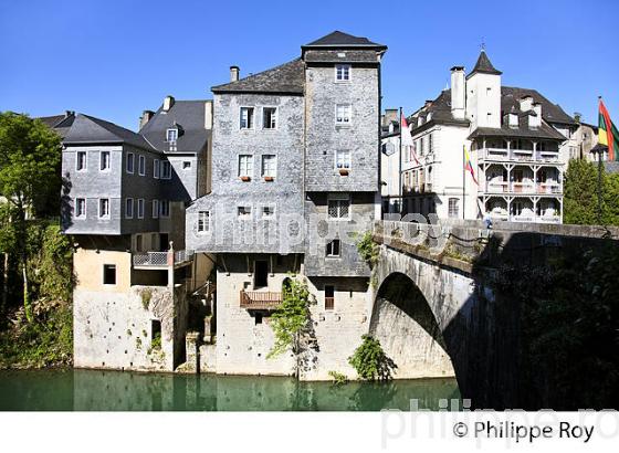 OLORON SAINTE MARIE, HAUT BEARN, PYRENEES ATLANTIQUES. (64F03301.jpg)