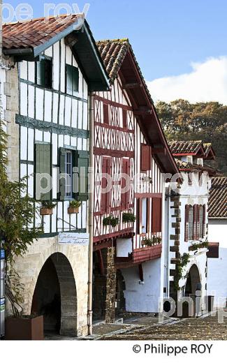 VILLAGE FORTIFIE DE LA BASTIDE CLAIRENCE, BASSE-NAVARRE, PAYS BASQUE , PYRENEES-ATLANTIQUE. (64F03730.jpg)