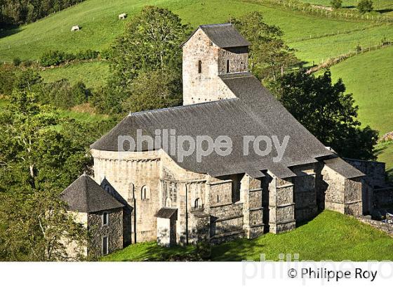 EGLISE ROMANE DU VILLAGE DE SAINTE ENGRACE,  SOULE, PAYS BASQUE,  PYRENEES- ATLANTIQUE. (64F03911.jpg)