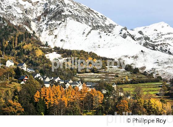LE VILLAGE PERCHE  DE AYDIUS , VALLEE D' ASPE, BEARN, PYRENEES ATLANTIQUES. (64F04112.jpg)