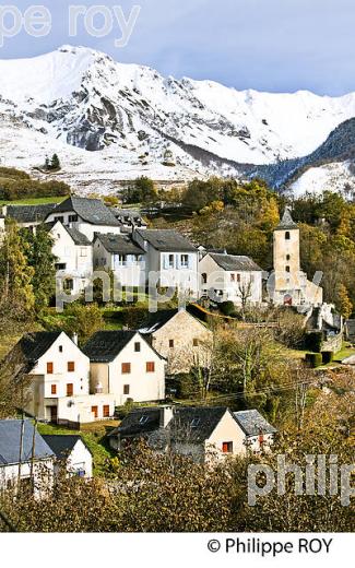 LE VILLAGE PERCHE  DE AYDIUS , VALLEE D' ASPE, BEARN, PYRENEES ATLANTIQUES. (64F04114.jpg)