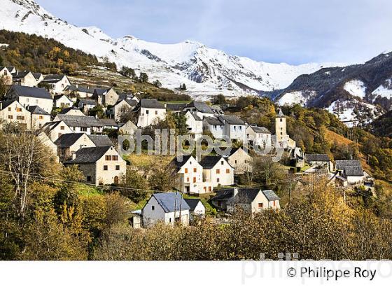 LE VILLAGE PERCHE  DE AYDIUS , VALLEE D' ASPE, BEARN, PYRENEES ATLANTIQUES. (64F04118.jpg)