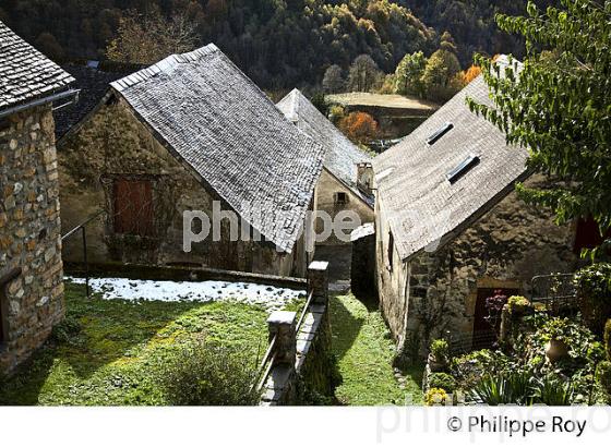 LE VILLAGE PERCHE  DE AYDIUS , VALLEE D' ASPE, BEARN, PYRENEES ATLANTIQUES. (64F04128.jpg)