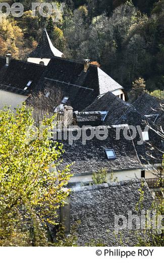 LE VILLAGE PERCHE  DE AYDIUS , VALLEE D' ASPE, BEARN, PYRENEES ATLANTIQUES. (64F04131.jpg)